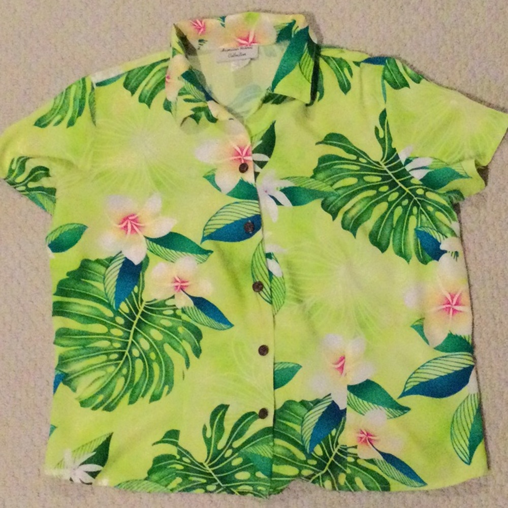 Hawaiian button down shirt, size S